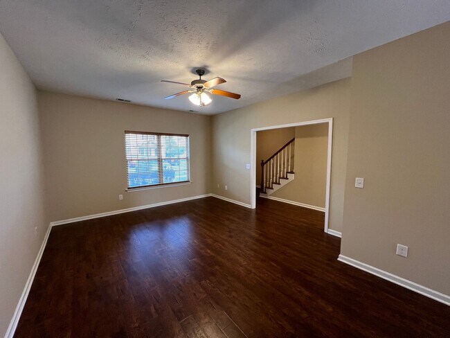 Building Photo - 2 bed, 2.5 Bath Townhome in South Murfrees...