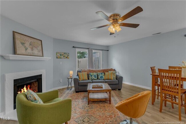 Foto del edificio - 5900 Shady Grove Cir