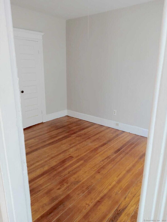 Foto del edificio - 121 Lounsbury St