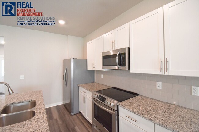 Foto del edificio - Beautiful 3 bedroom+loft townhome with an attached garage! Triple Blackman schools