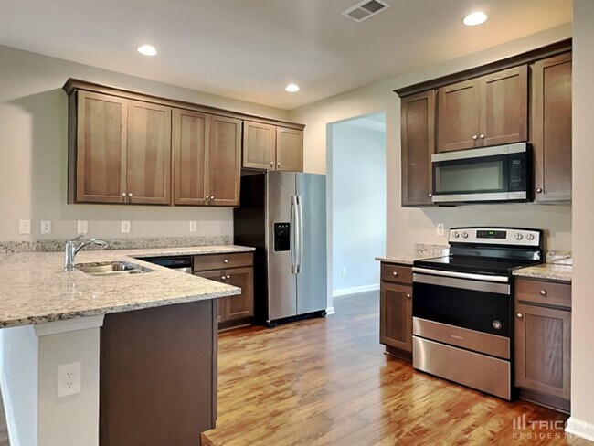 Building Photo - 824 Ellyson Dr