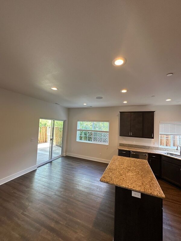 Building Photo - 5319 SW Touchstone Pl