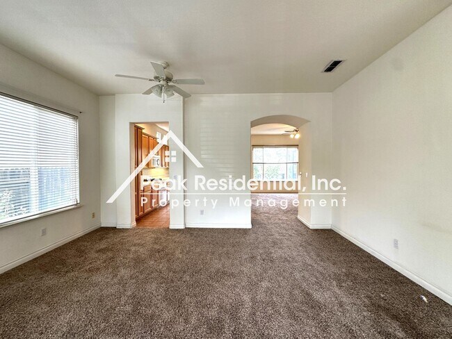 Foto del edificio - Beautiful Gold River 3bd/2ba Home with 2 C...