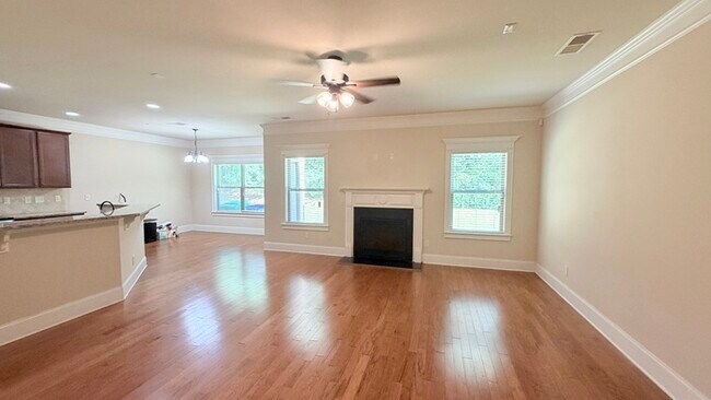 Foto del edificio - 590 Summerstone Ln