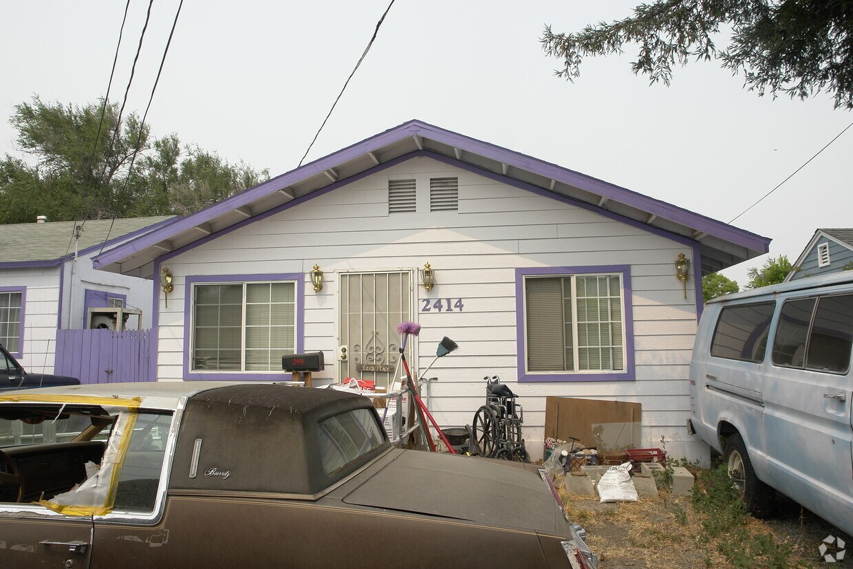 Building Photo - 2414 Davis Ln