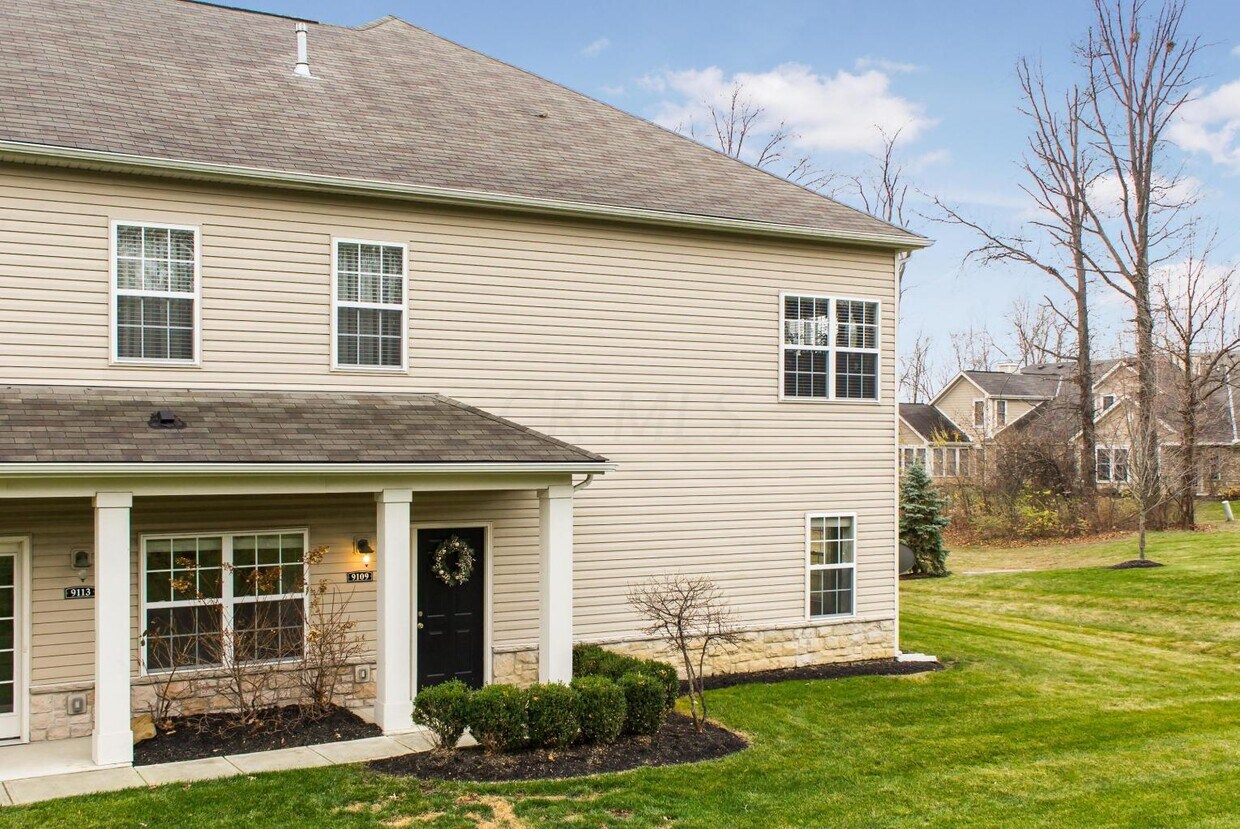 Exterior: End unit with lot of green space - 9109 Polaris Lakes Dr