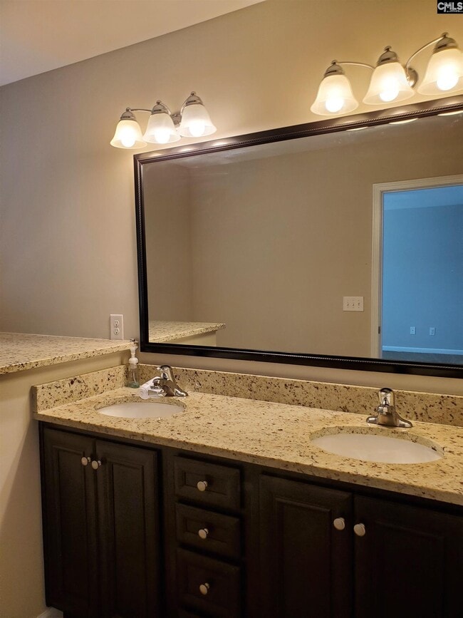 Building Photo - 3155 Gedney Cir