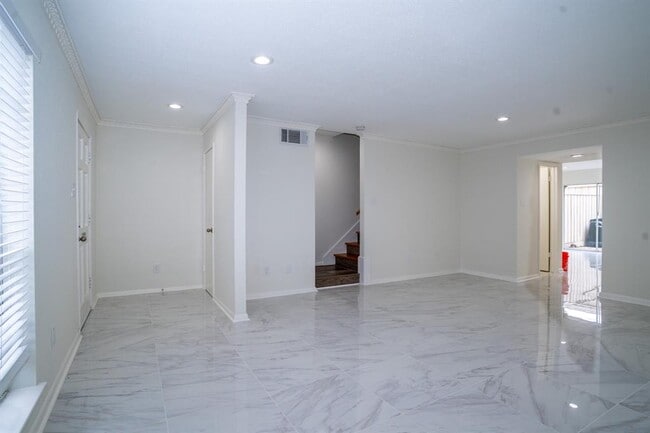 Building Photo - 6404 Olympia Dr