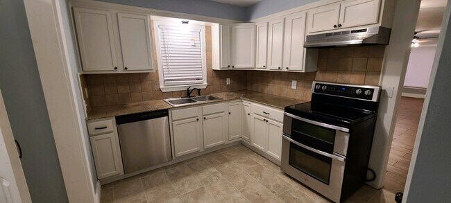 Foto del edificio - 402 Clarksville St