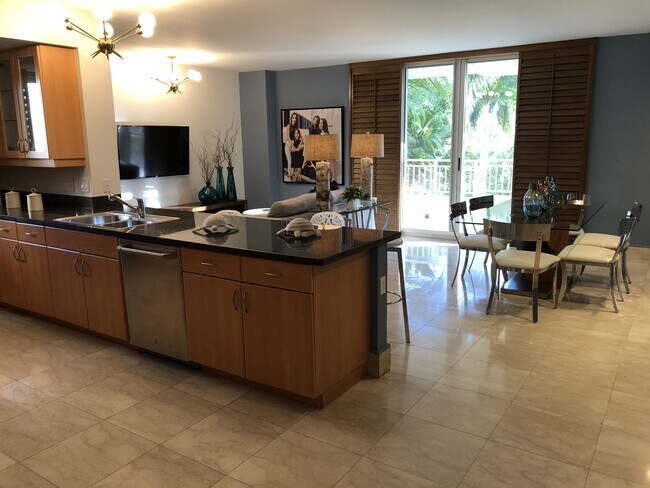 Foto del edificio - 765 Crandon Blvd