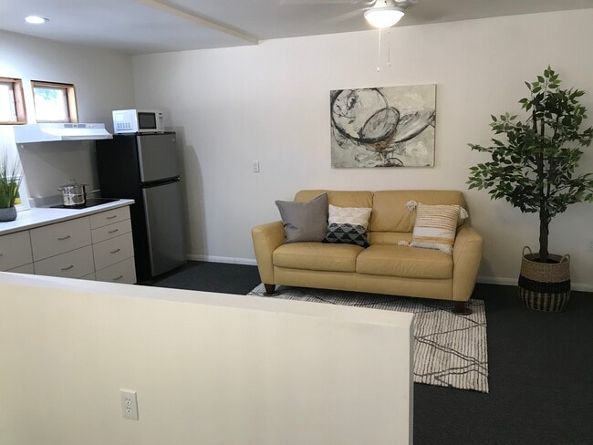 Building Photo - 15920 Caras Ct