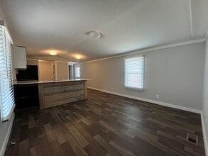 Building Photo - 121 Sunflower rd