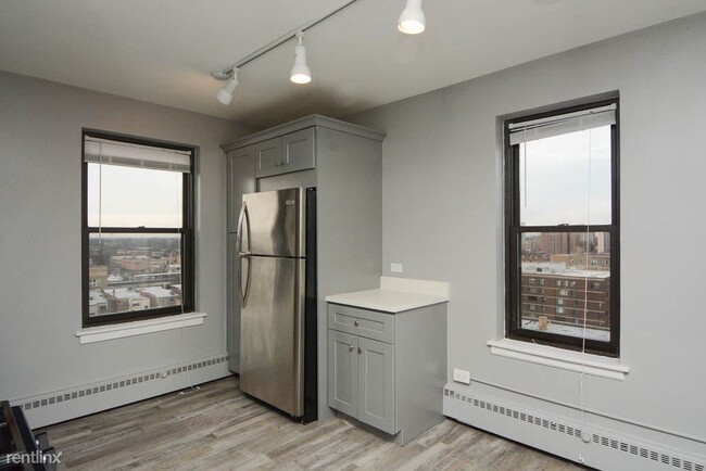Building Photo - 5858 N Sheridan Rd