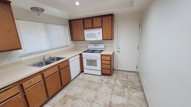 Foto del edificio - 18745 Paseo Picasso