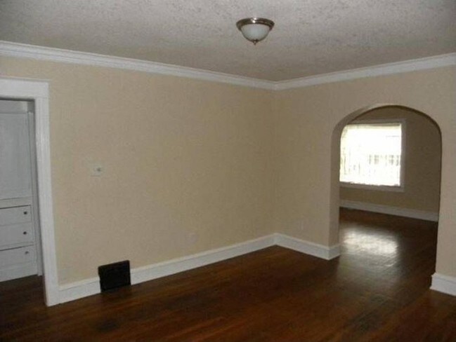 Building Photo - 3 Bedroom Bungalow in Kansas City