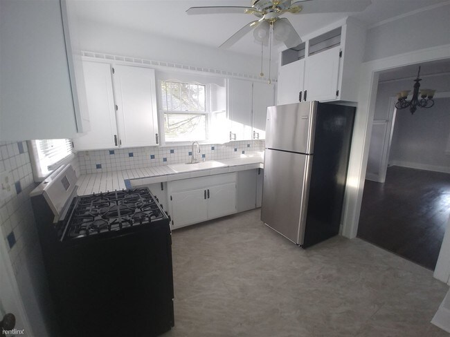 Foto del edificio - 4 br, 1.5 bath House - 200 Kendall St