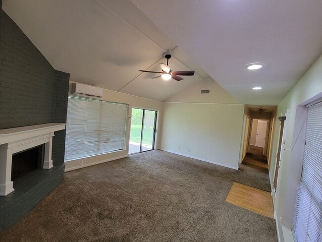 Building Photo - Cute 3B/2B Home Available in Lake Charles