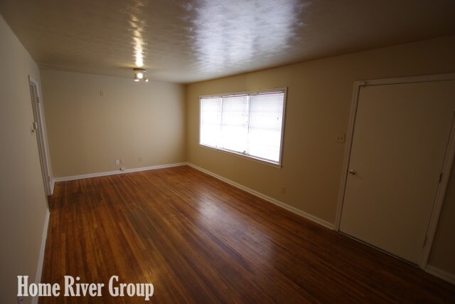 Foto del edificio - Simple and Homey 3 BR House in MEMPHIS!