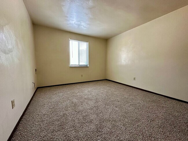 Foto del edificio - Spacious One Bedroom Apartment! Laundry On...