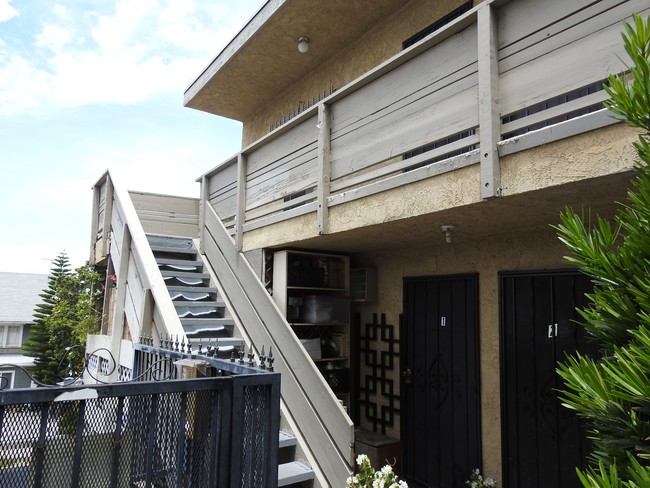 Foto del edificio - Coronado Apartments Non-Rent Controlled