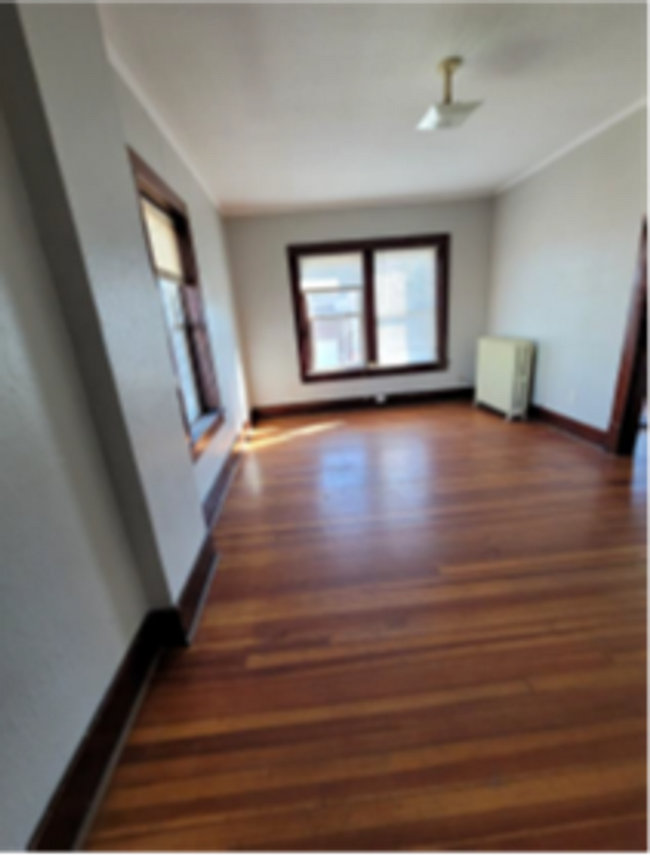 Building Photo - 211 N Maple St