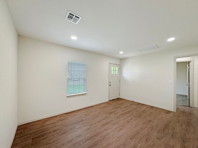 Building Photo - 1324 SW 12th St