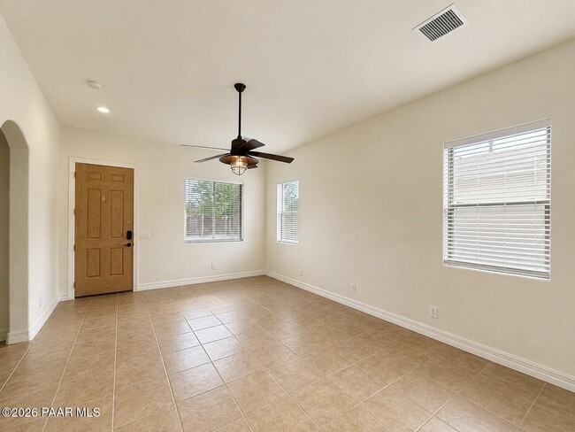 Building Photo - 6919 E Elbrook Ave