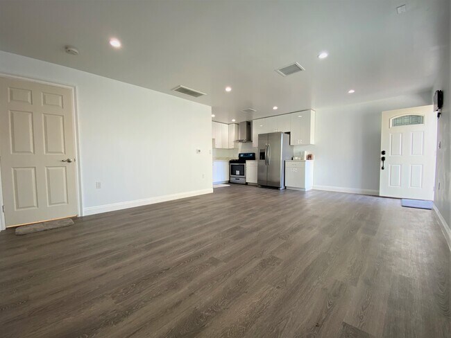 Building Photo - 428 N Harvard Blvd