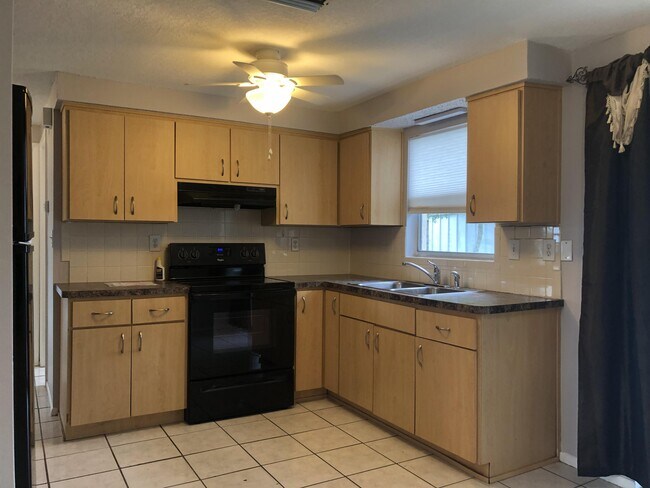 Building Photo - 6442 Baldwyn Ave