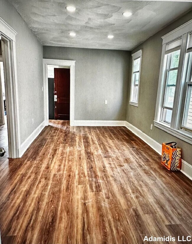 Building Photo - 15 Magnus Ave