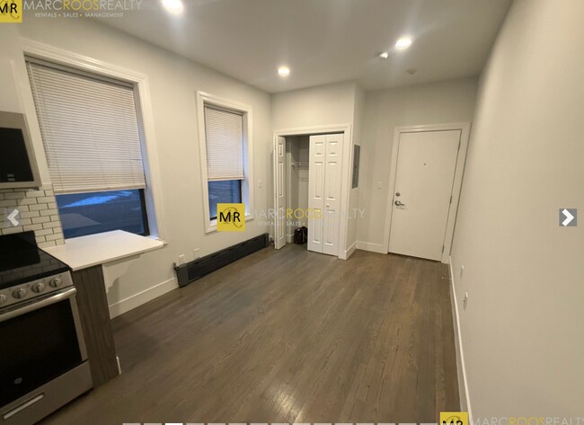 Building Photo - 22 Phillips St