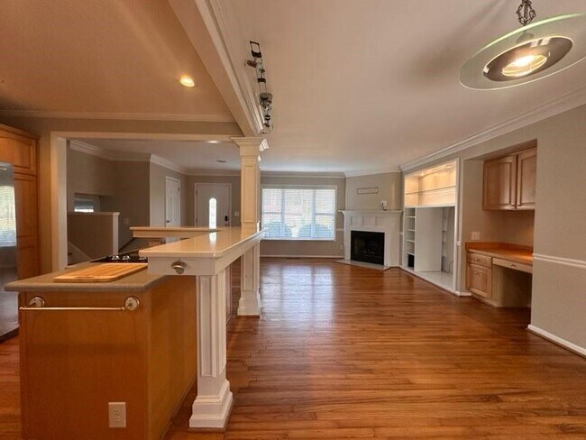 Building Photo - 1716 Mohawk Pl SE