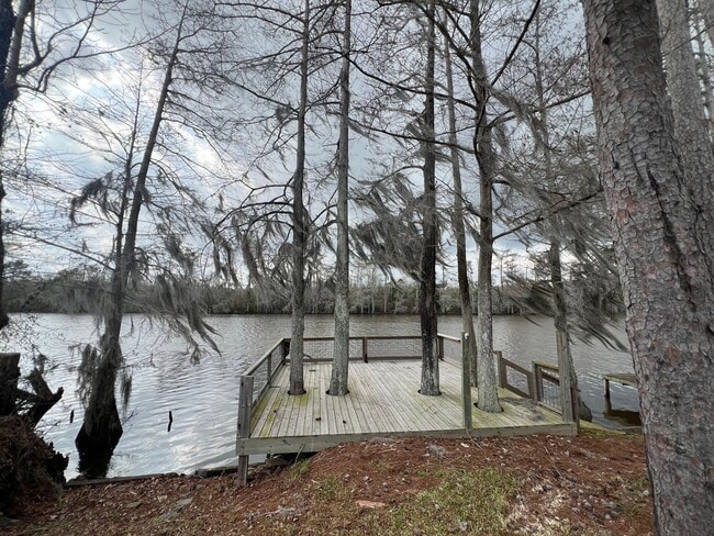 Building Photo - Waterfront Property! 3 Bed / 2 Bath Moss Bluff Home
