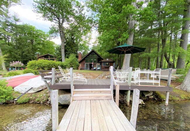 Foto del edificio - 2035 Camp Andrews Way