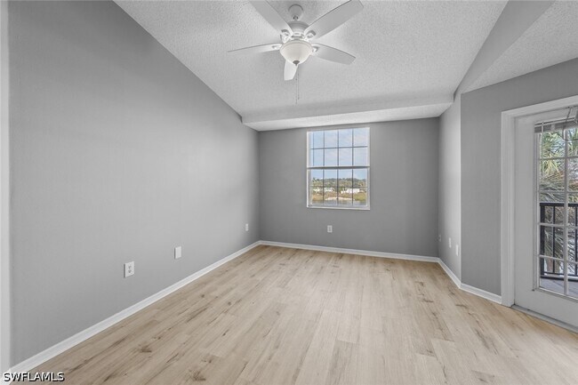Foto del edificio - 8736 River Homes Lane