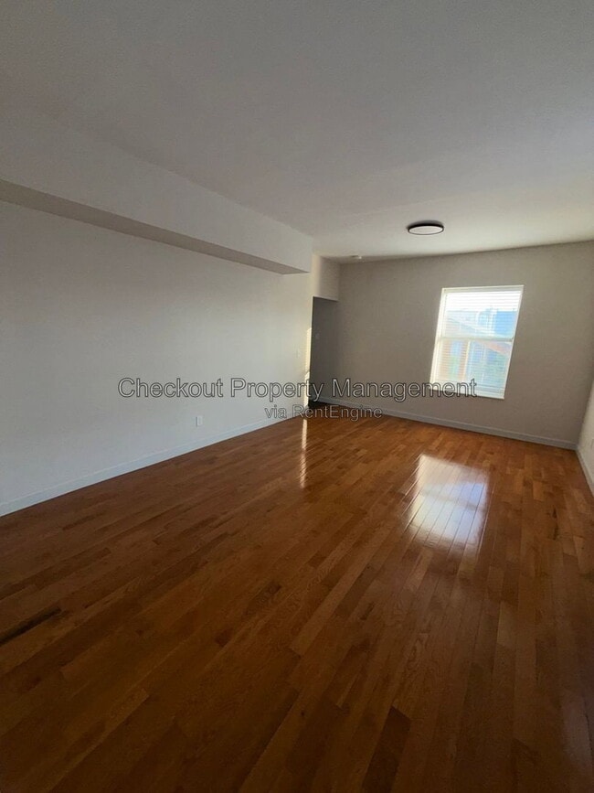 Building Photo - 5531 Pershing Ave