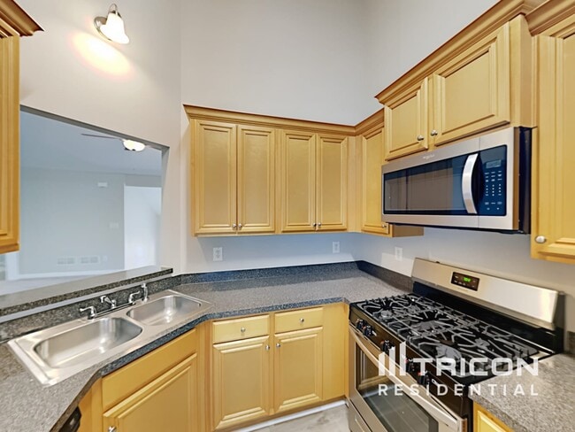 Foto del edificio - 7134 Creeksong Dr