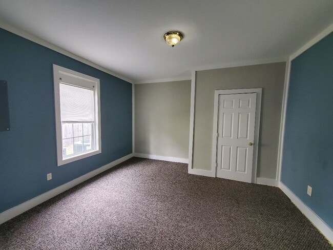 Foto del edificio - Spacious Downstairs Apartment