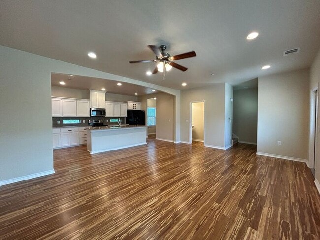 Building Photo - 204 Birch Oak Ln