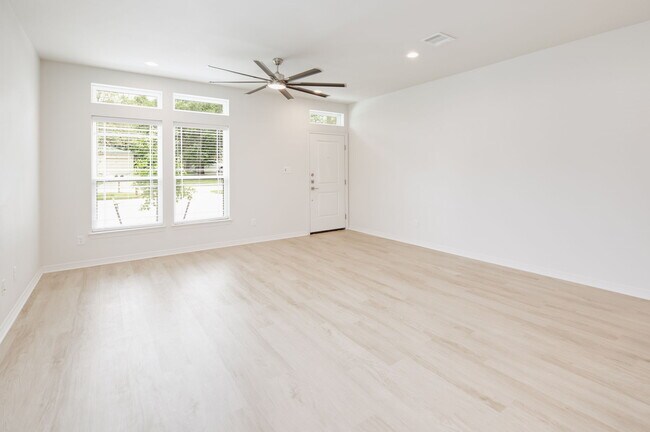 Foto del edificio - 307 Sterling St