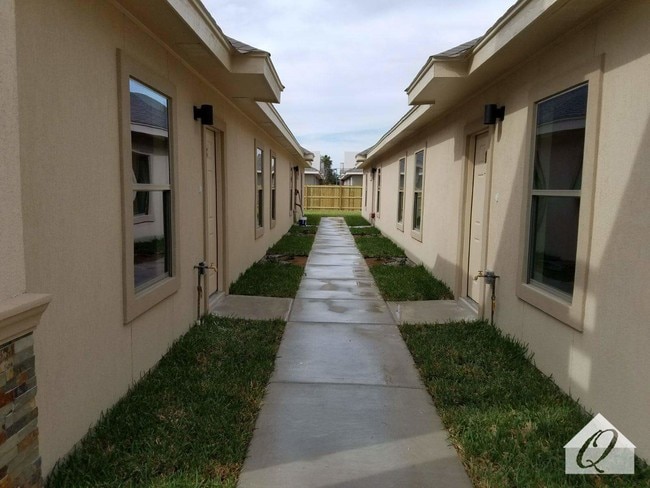 Building Photo - 1717 W Smith Dr