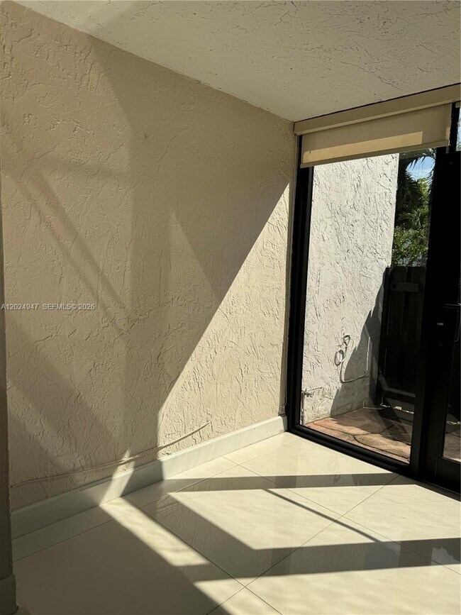 Building Photo - 9411 Fontainebleau Blvd