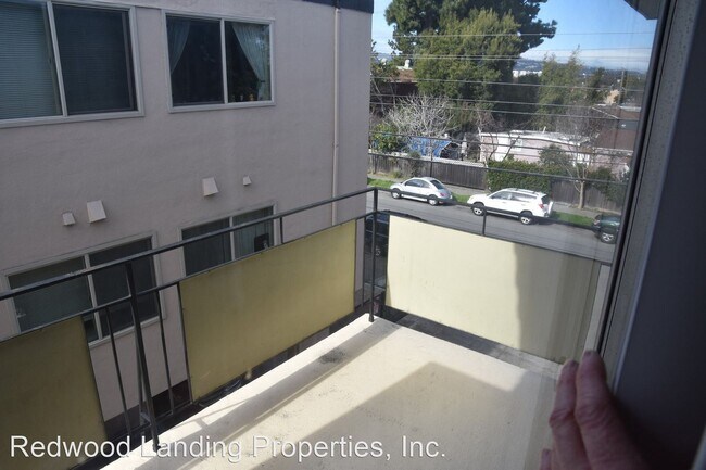 Building Photo - 560 Charter St