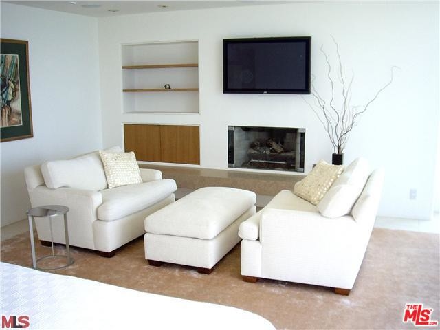Building Photo - 27124 Malibu Cove Colony Dr
