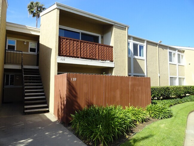 Foto del edificio - 475 N Midway Dr