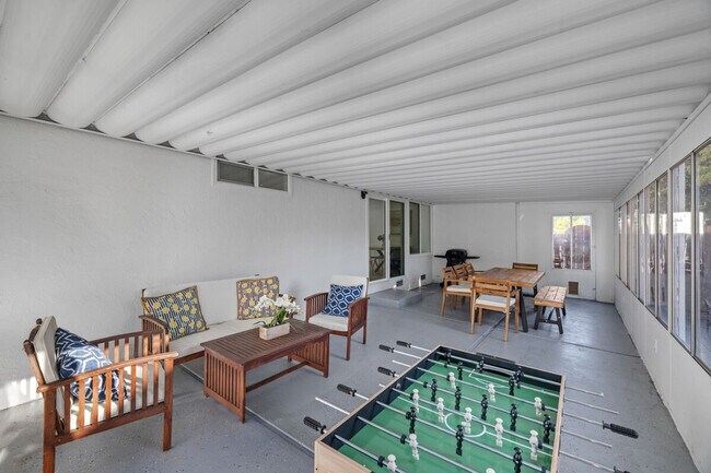 Foto del edificio - 1317 Donohue Dr