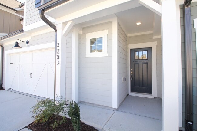 Building Photo - 3 Bedroom, 2.5 Bath with 2 Car Garage! - P...