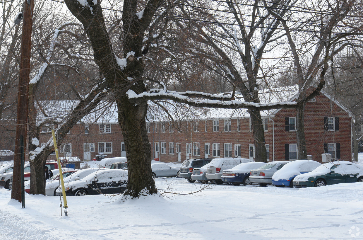 Building Photo - Old Boalsburg Road Apartments