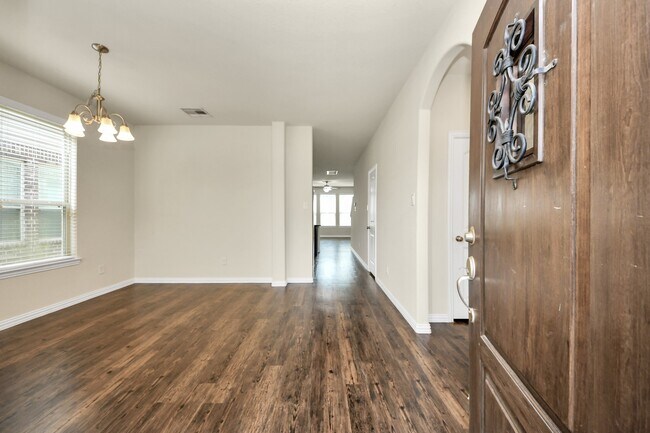 Foto del edificio - 1437 Northwood Springs Dr