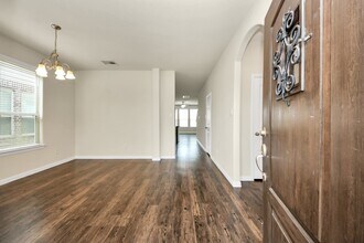 Building Photo - 1437 Northwood Springs Dr